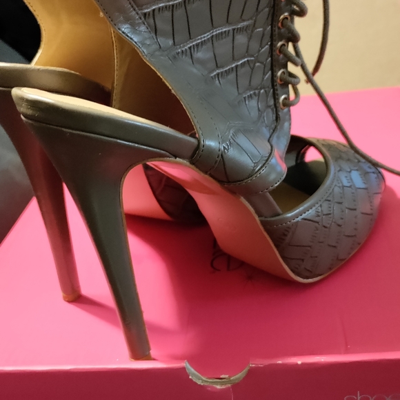 Heels - Picture 4 of 5